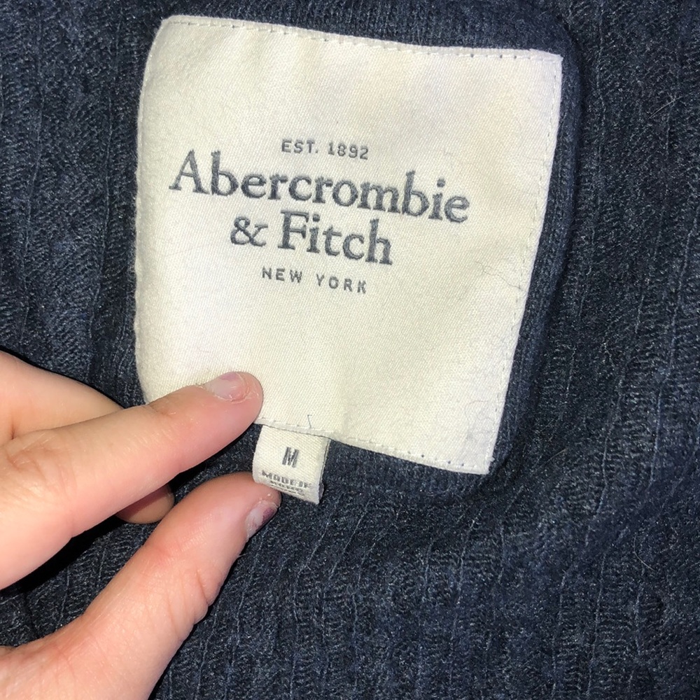 sweater - Picture 2 of 3